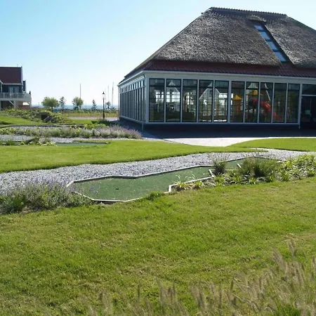 Luxurious 8-persons Bungalow With Lake View * Uitdam