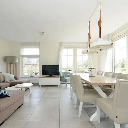 Luxurious 8-persons Bungalow With Lake View